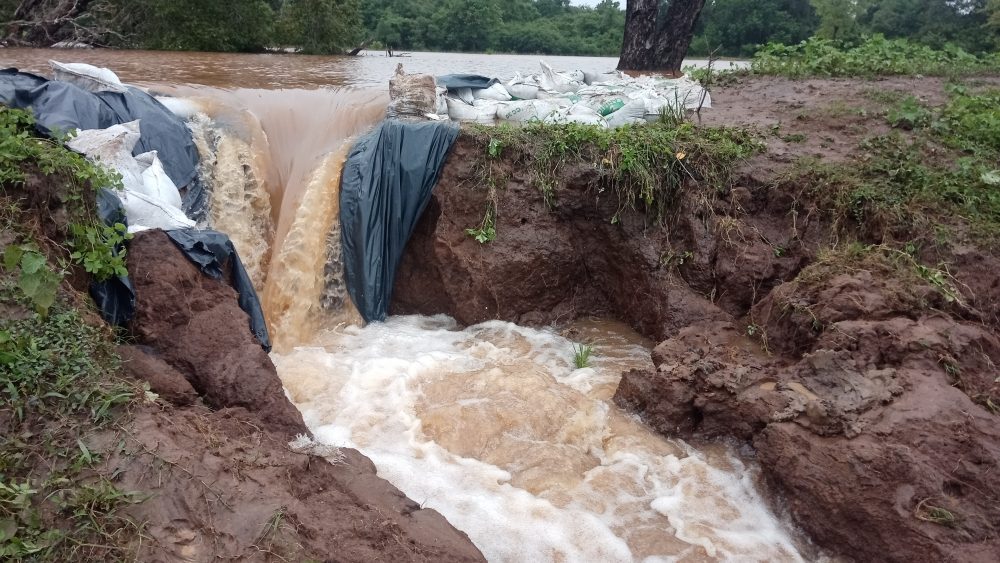 Tanks breached in Vavuniya 2